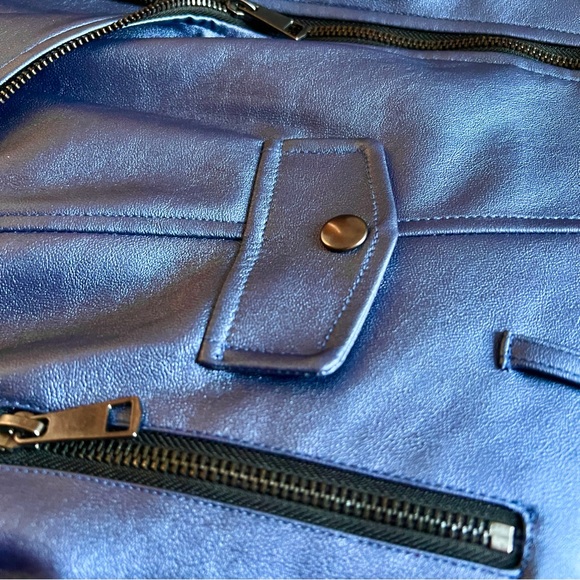 Romeo and Juliet Couture Vegan Leather Metallic Blue Crop Moto Jacket - Picture 2 of 9